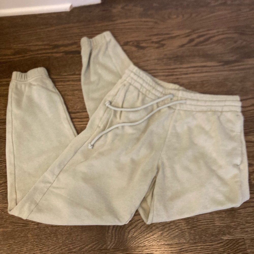 Aritzia TNA sweatpants